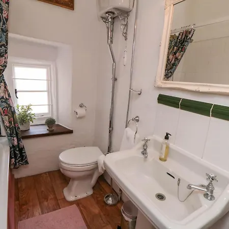 Catherine Parrs Sewing Apartment