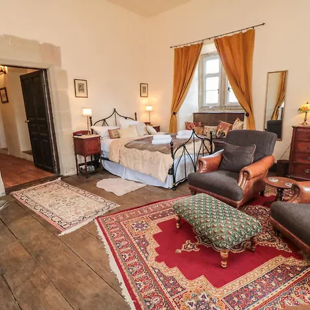 Apartment Catherine Parrs Sewing